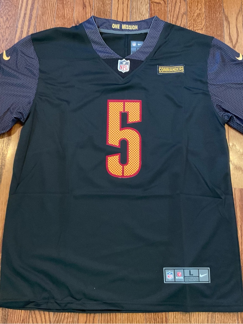 Nike Washington Commanders men’s L Jayden Daniels black sewn-on jersey NWT